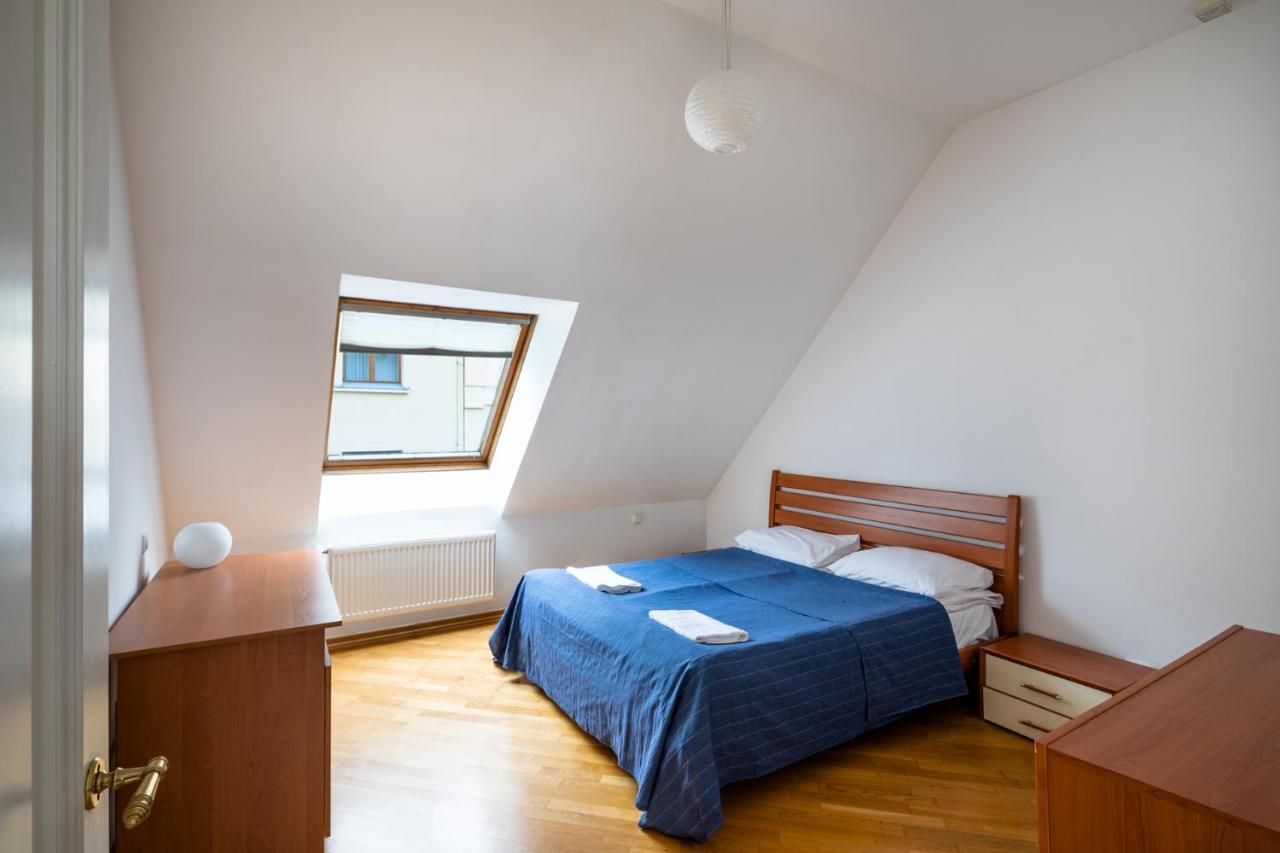 Huoneisto Old Two Floor Palasta Loft With River View *