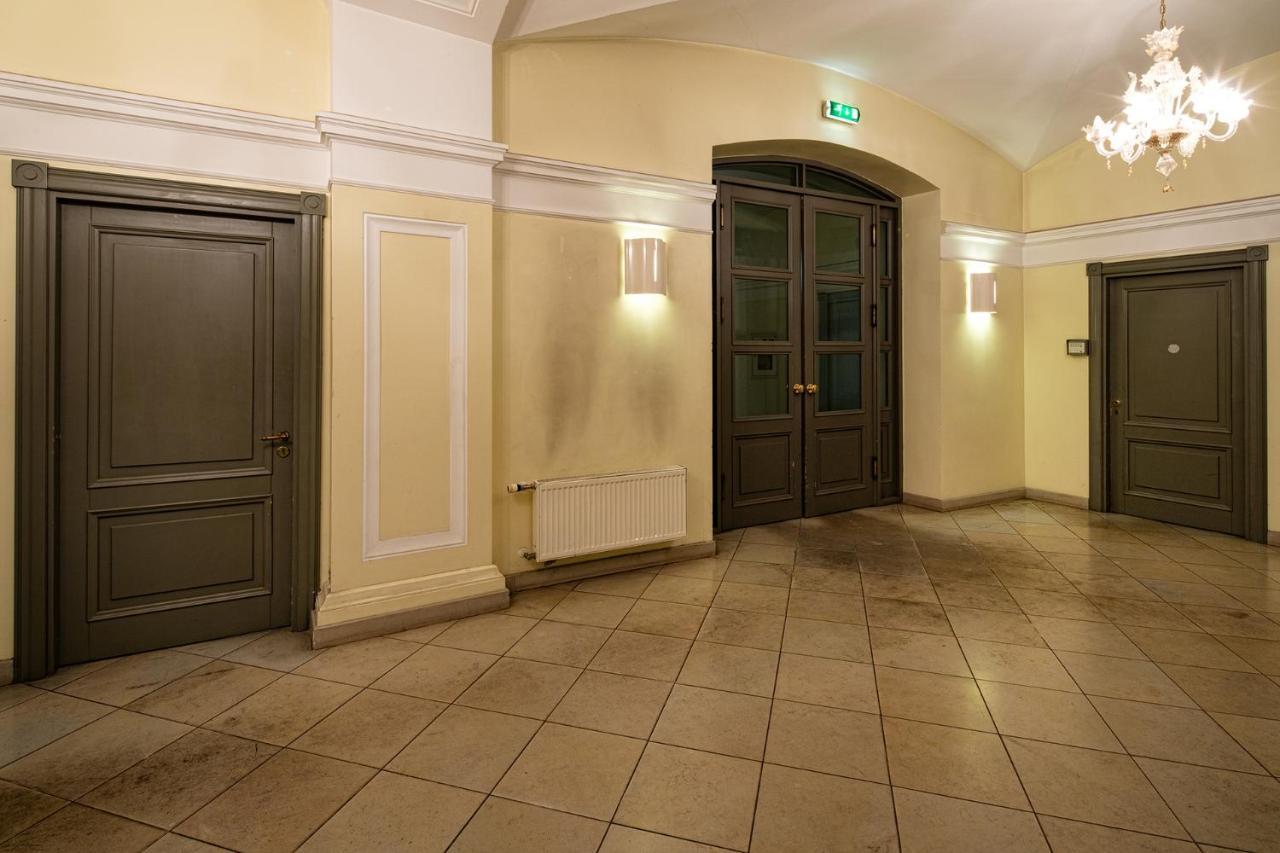 Huoneisto Old Two Floor Palasta Loft With River View Riika