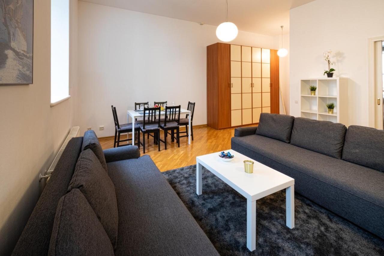 Old Two Floor Palasta Loft With River View Huoneisto